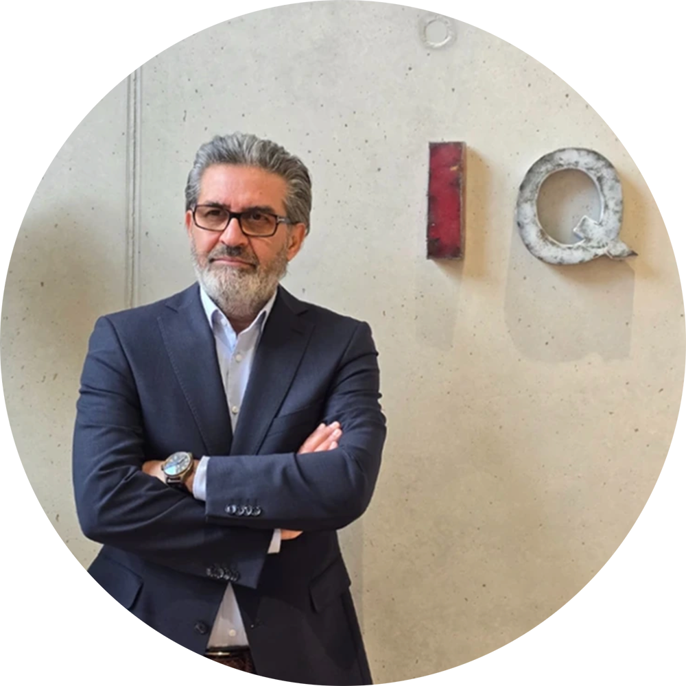 Cyrus Safavi, Geschäftsführer